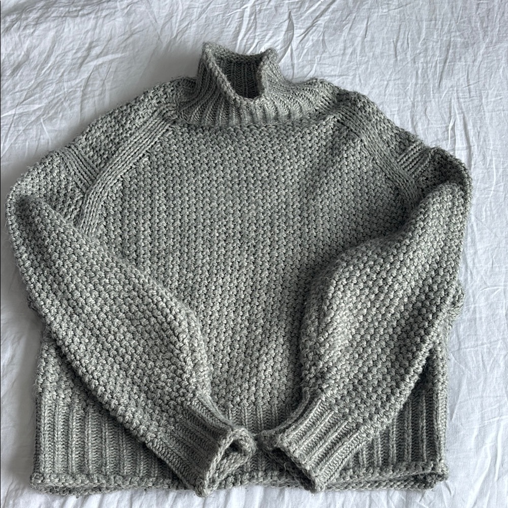 H&M Gray Chunky Knit Turtleneck Sweater